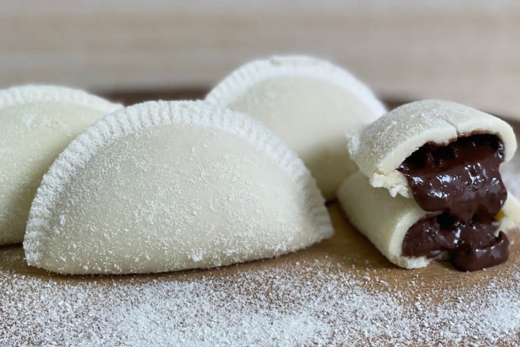 Pastel de Leite em Pó com Recheio de Brigadeiro